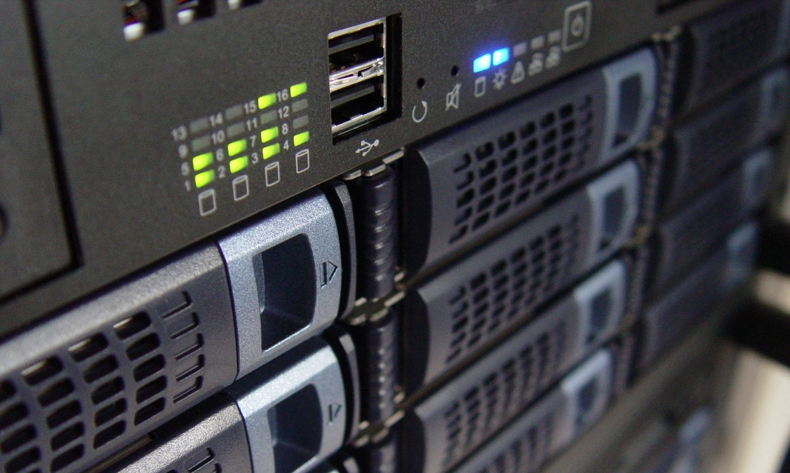 [Abbildung von Server-Technologie]